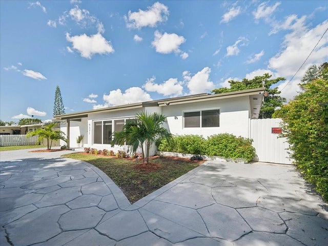 2 of 39 - 9371 Martinique Dr, Cutler Bay, FL