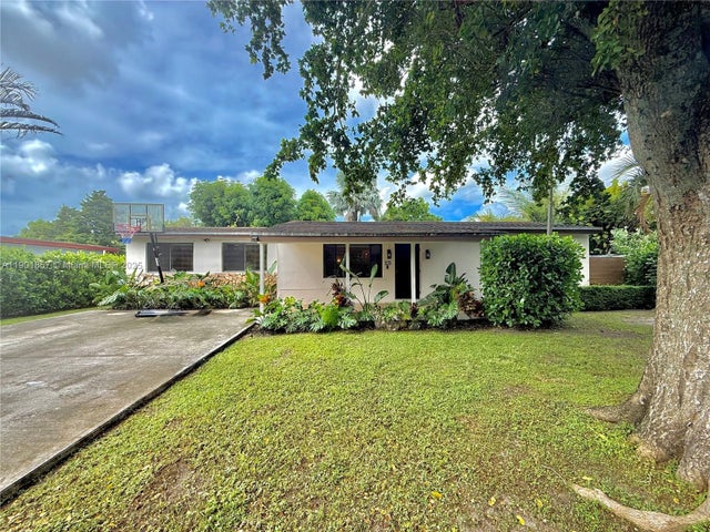 2 of 39 - 125 Ne 150th St, Miami, FL