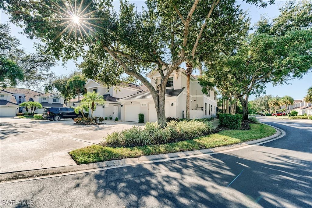 25203 Pelican Creek Cir 102, Bonita Springs