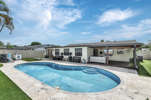 6821 Nw 6th St, Margate