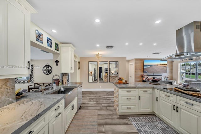 5 of 50 - 6821 Nw 6th St, Margate, FL