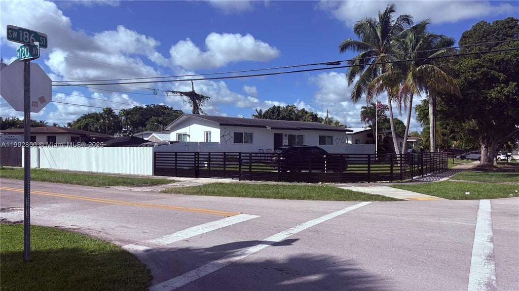 12000 Sw 186th St, Miami