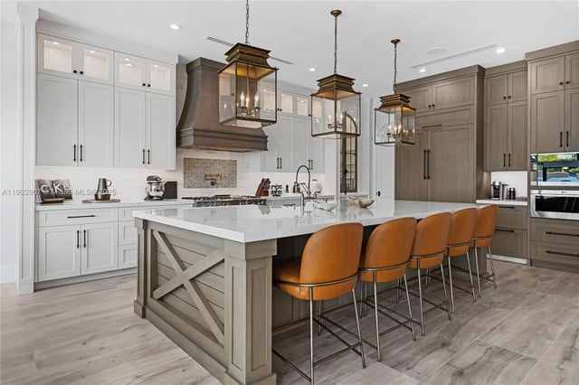 2 of 31 - 319 Coconut Isle Dr, Fort Lauderdale, FL