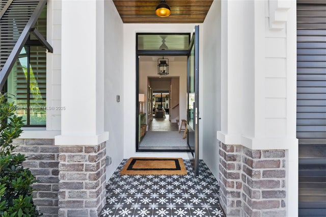 4 of 31 - 319 Coconut Isle Dr, Fort Lauderdale, FL