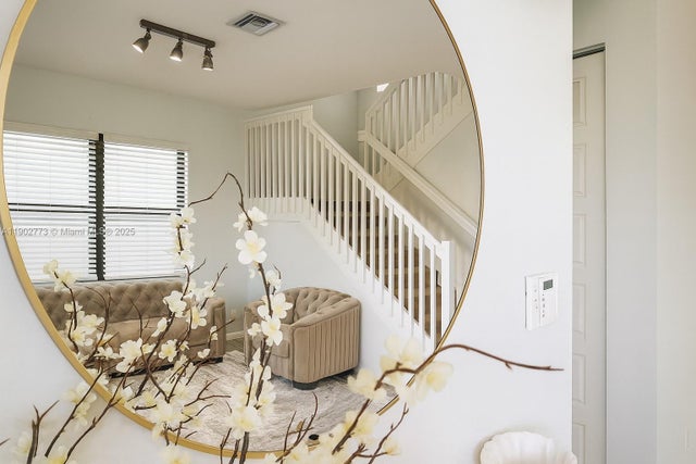 4 of 27 - 19316 Ne 8th Ct, Miami, FL