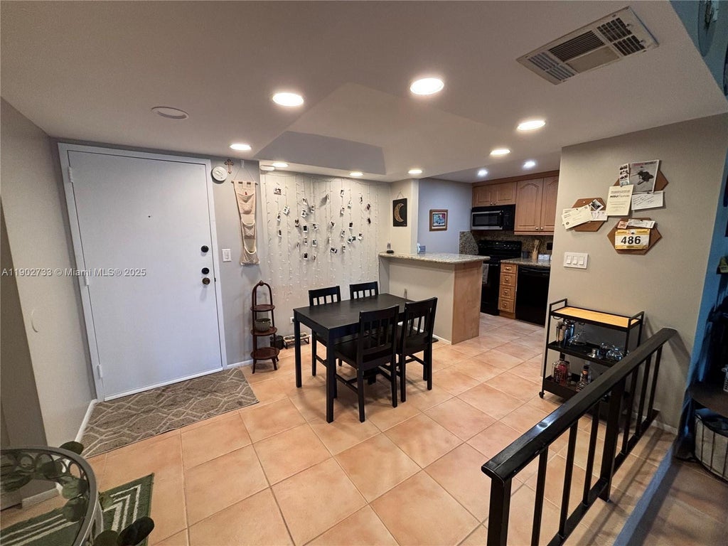 3650 Inverrary Dr 3y-g, Lauderhill