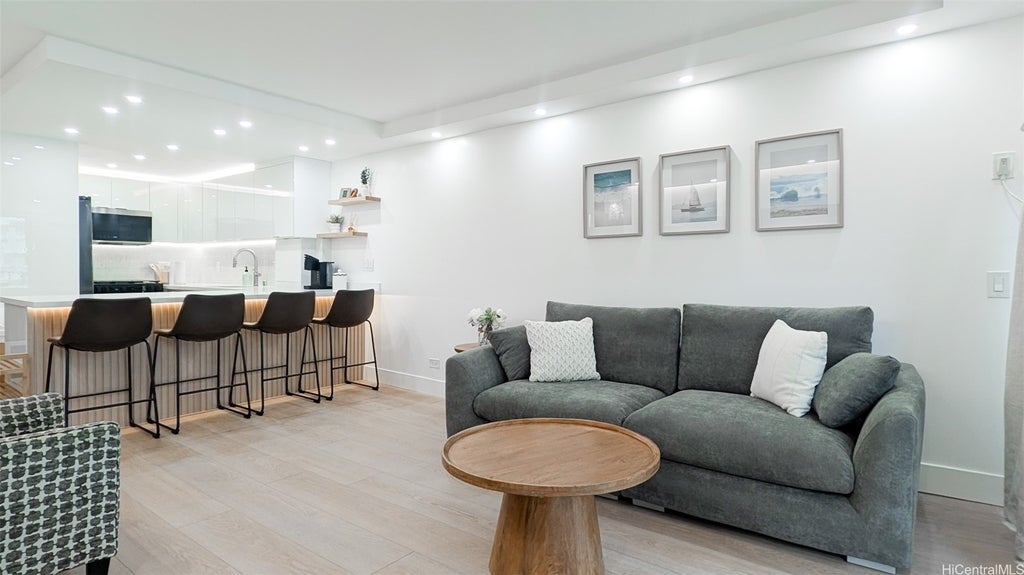 (unit #506) 2465 Kuhio Avenue, Honolulu