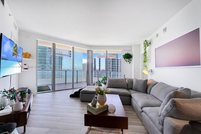 1300 Brickell Bay Dr 2901, Miami