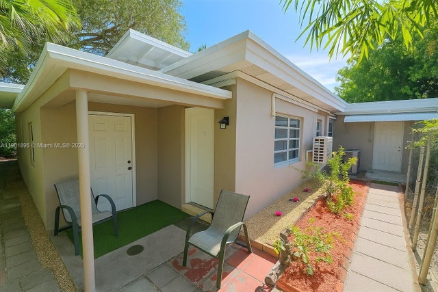 4 of 44 - 917 N 26th Ave, Hollywood, FL