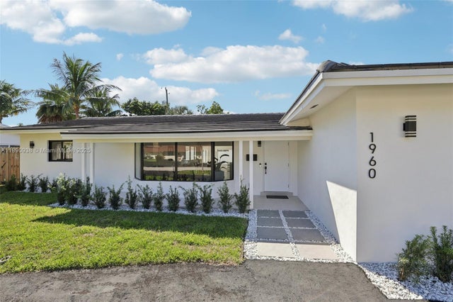 3 of 40 - 1960 Ne 32nd St, Lighthouse Point, FL