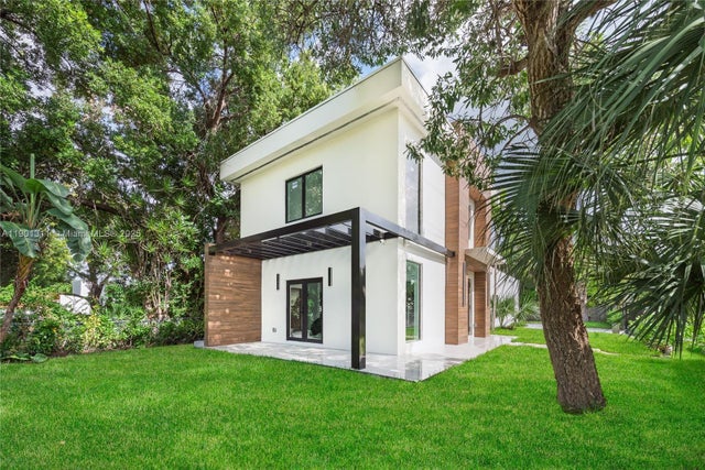 4 of 39 - 101 Sw 25th Rd, Miami, FL