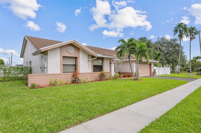 2 of 41 - 9601 Dunhill Dr, Miramar, FL