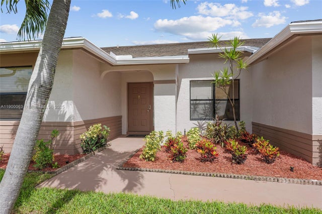 4 of 41 - 9601 Dunhill Dr, Miramar, FL