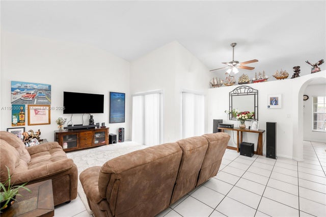 3 of 20 - 6410 Sw 112th Pl, Miami, FL