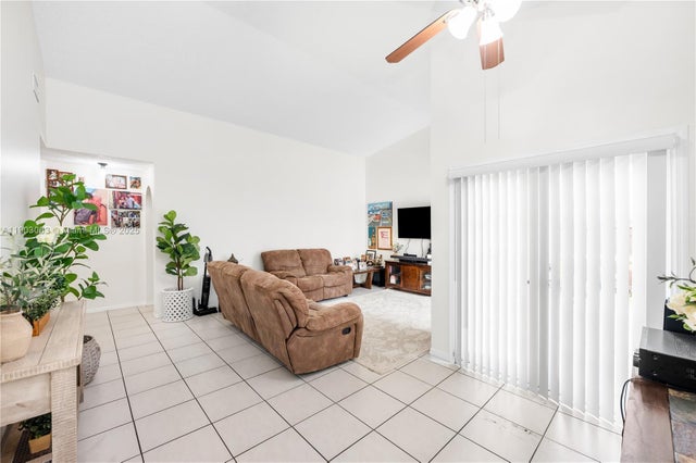 4 of 20 - 6410 Sw 112th Pl, Miami, FL