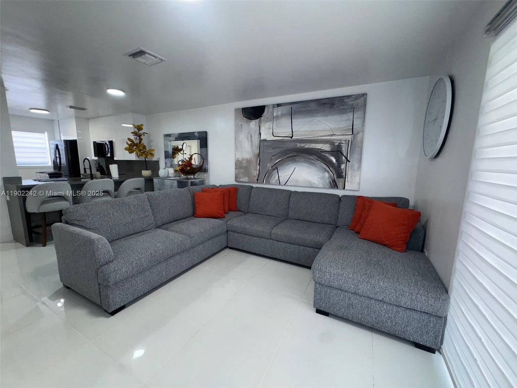 7965 Nw 8th St 23e, Miami