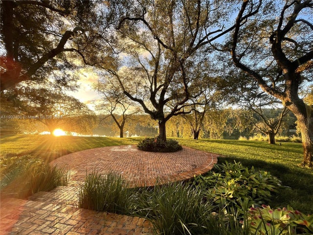 4 of 48 - 5390 Banyan Dr, Coral Gables, FL