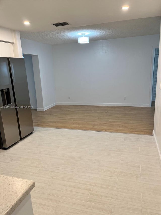 4 of 21 - 4233 Washington St, Hollywood, FL