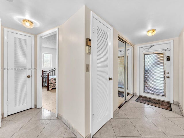 4 of 47 - 8465 Sunrise Lakes Blvd 212, Sunrise, FL