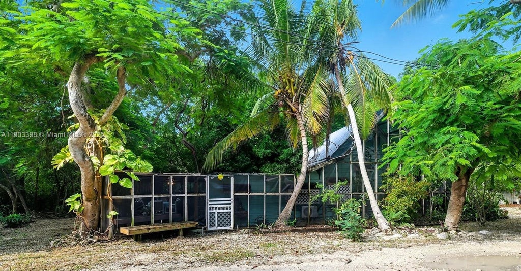 103 Tree Ln, Tavernier