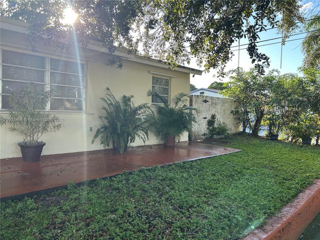 2 of 4 - 7040 Thomas St, Hollywood, FL