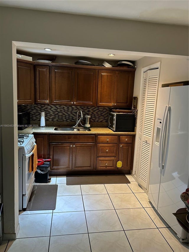 3 of 4 - 7040 Thomas St, Hollywood, FL