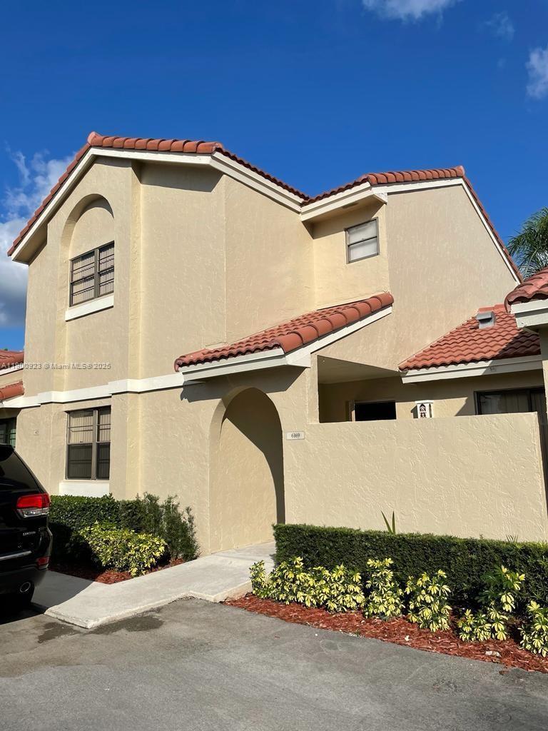 6169 Nw 170th Ter, Hialeah