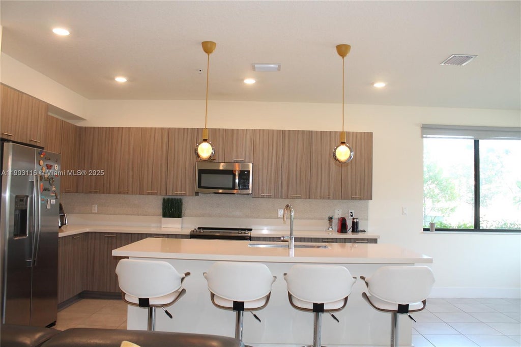 8265 Nw 41 St C-110, Doral