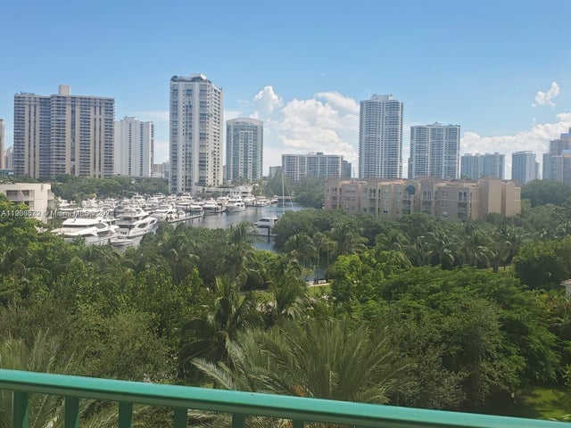 19900 E Country Club Dr 607, Aventura
