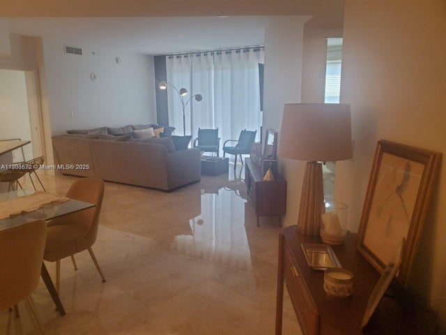 3 of 26 - 19900 E Country Club Dr 607, Aventura, FL