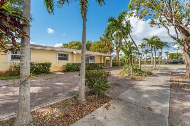 2 of 31 - 8670 Sw 27th Ln, Miami, FL