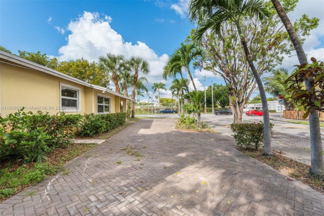 4 of 31 - 8670 Sw 27th Ln, Miami, FL