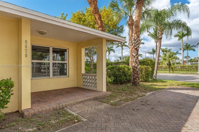 5 of 31 - 8670 Sw 27th Ln, Miami, FL
