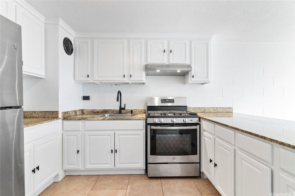 (unit #101) 2501 Coyne Street, Honolulu