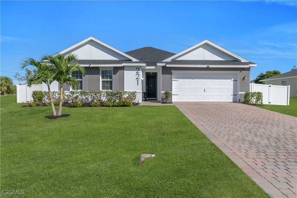 221 Sw 21st Ter, CAPE CORAL
