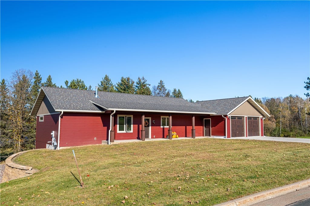 1229 Eagle Court, Ladysmith