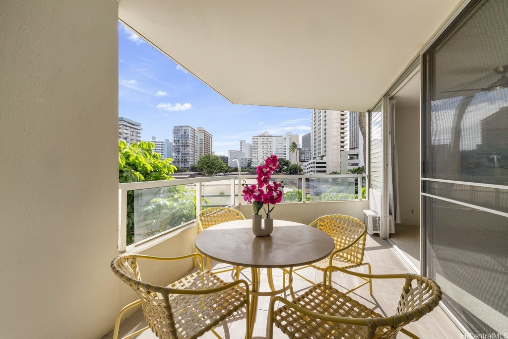 (unit #304) 2600 Pualani Way, Honolulu