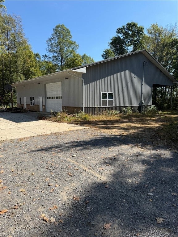 205 Claytonia Road, Clay