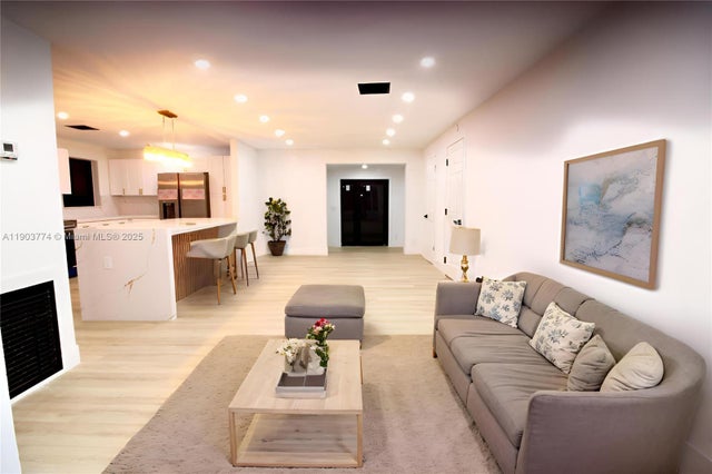 3 of 29 - 3611 Ne 17th Ave, Pompano Beach, FL