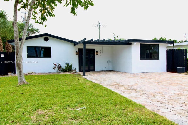 4 of 35 - 3611 Ne 17th Ave, Pompano Beach, FL