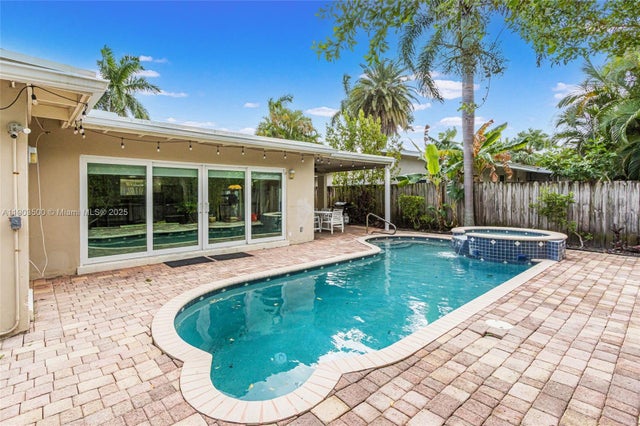 2 of 30 - 906 N 13th Ave, Hollywood, FL