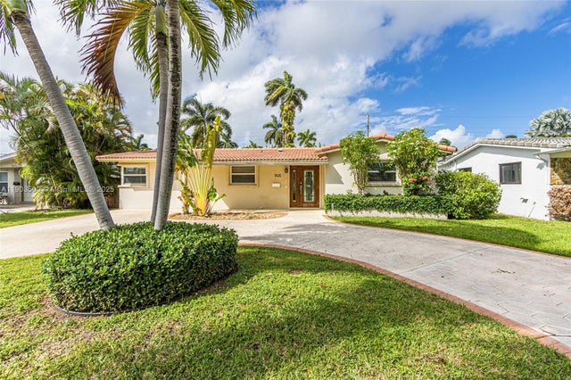 3 of 30 - 906 N 13th Ave, Hollywood, FL