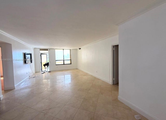 10185 Collins 308, Bal Harbour