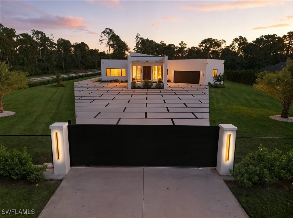 1388 Everglades Blvd N, Naples