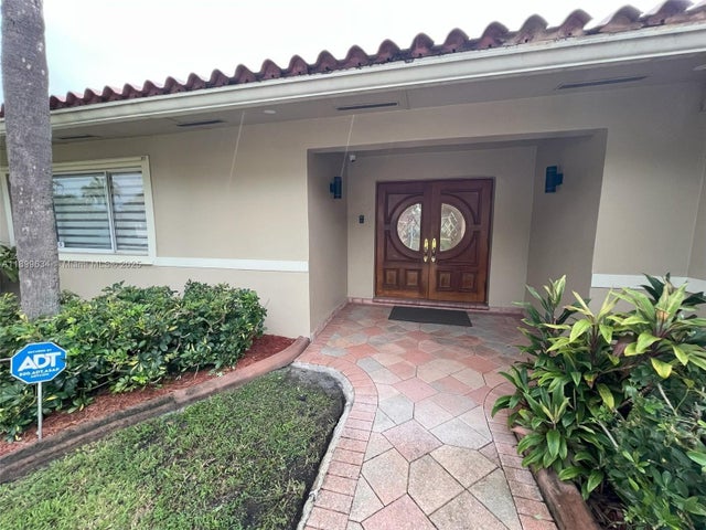 3 of 24 - 15121 Garvock Pl, Miami Lakes, FL