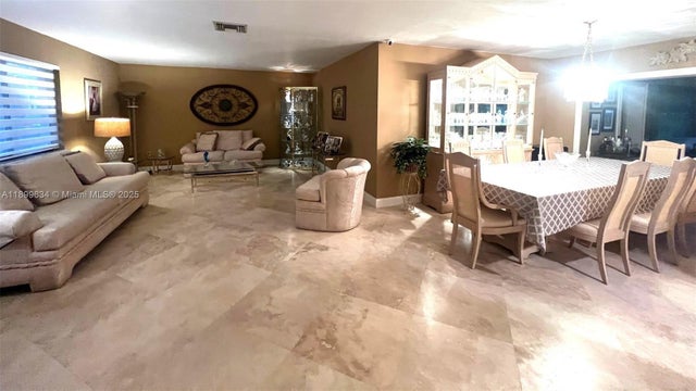 5 of 24 - 15121 Garvock Pl, Miami Lakes, FL