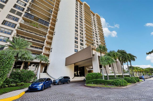 1800 Ne 114th St 1004, Miami