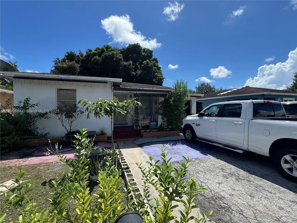 3274 Nw 50th St, Miami