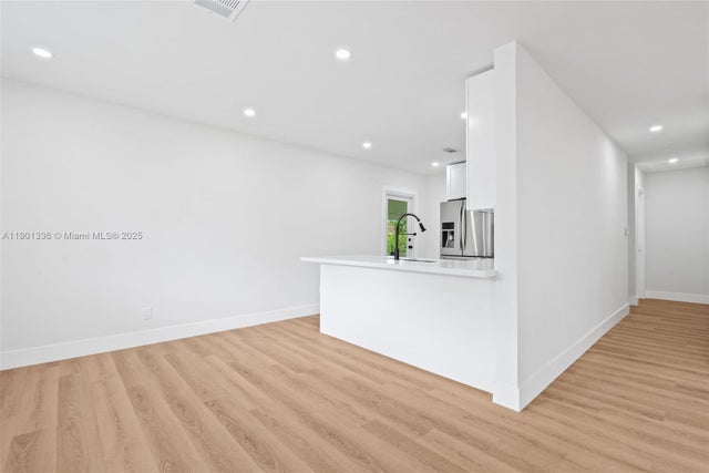 5 of 23 - 3221 Jackson Blvd, Fort Lauderdale, FL