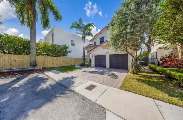 3 of 51 - 6900 Nw 106th Ave, Doral, FL